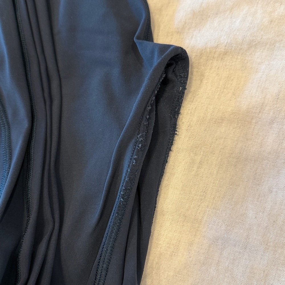 Navy lululemon leggings with pockets size 14 - Picture 5 of 5